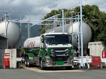 三愛オブリLPG輸送のローリー