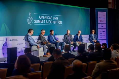 講堂にいる人たちAI 生成コンテンツは誤りを含む可能性があります。